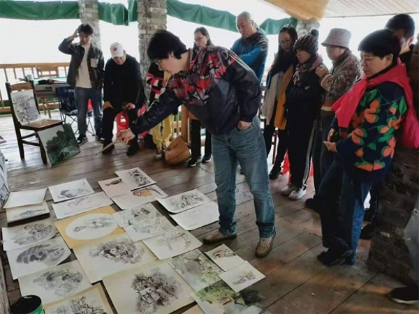 烟雨朦胧美 笔墨丹青忙 ——南朗镇中小学美术科组开展连南千年瑶寨写生活动