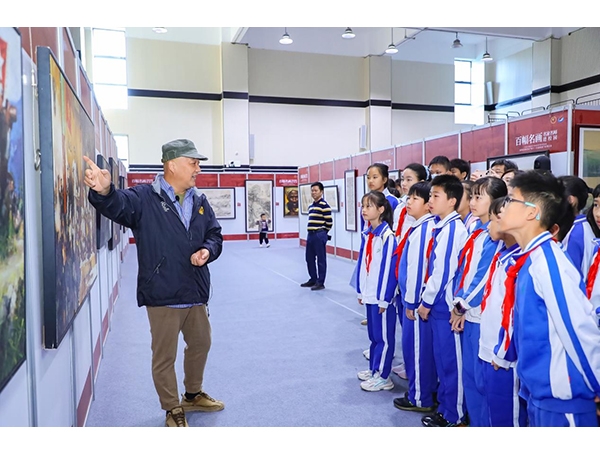 深圳市中小学“四个一百·百幅名画进校园”暨罗湖区第九届自主审美社团嘉年华在翠北实验小学举行